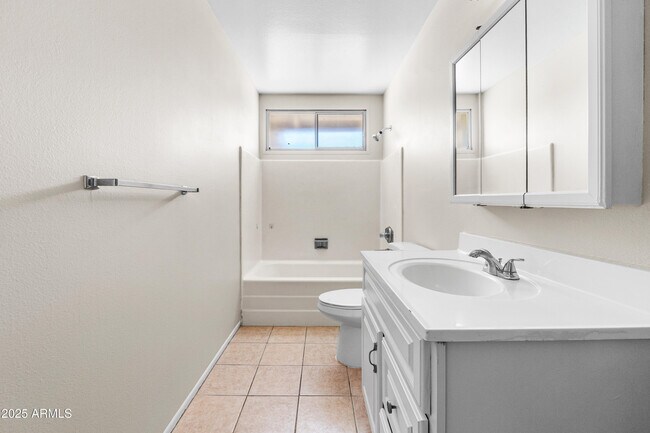 Building Photo - 4401 W Claremont St