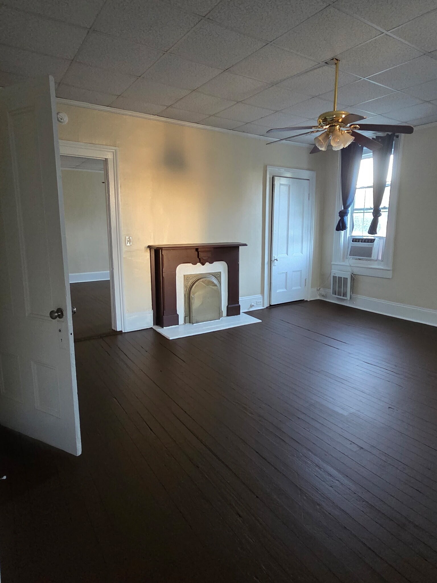 Building Photo - 206 College St
