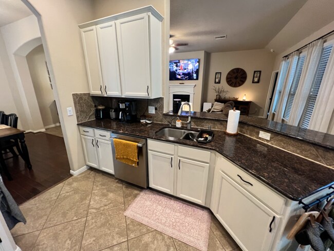 Building Photo - 222 Overland Trace Dr
