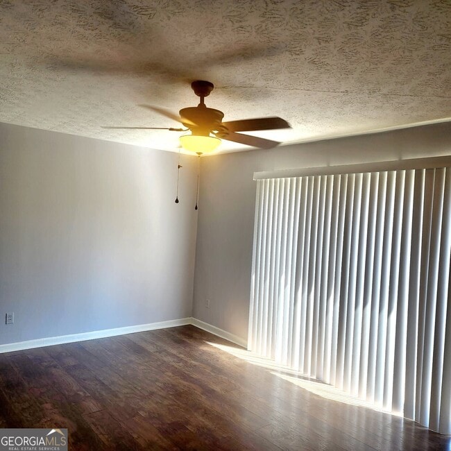 Building Photo - 6572 Sleepy Hollow Ln