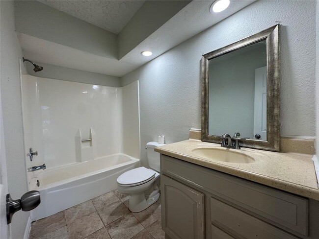 Building Photo - 22018 Elsinore Dr