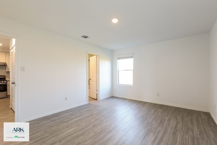 Building Photo - 2903 Gustavo Dr