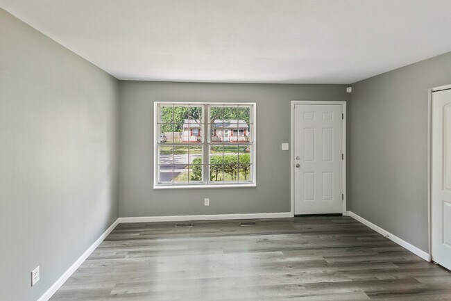 Building Photo - 164 Galewood Dr