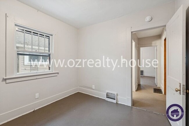 Building Photo - 1749 Berdan Ave