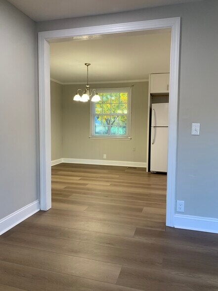 Building Photo - 276 Bonnasprings Dr