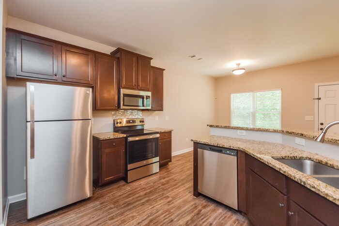 Building Photo - 1851 Simmons Ln