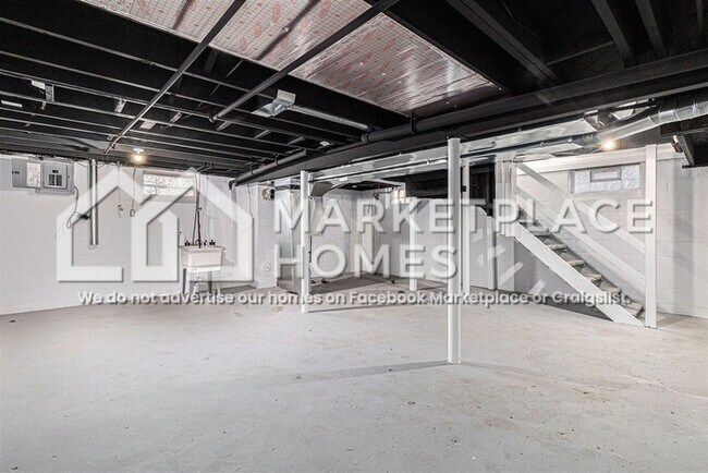 Building Photo - 15033 Hartwell St