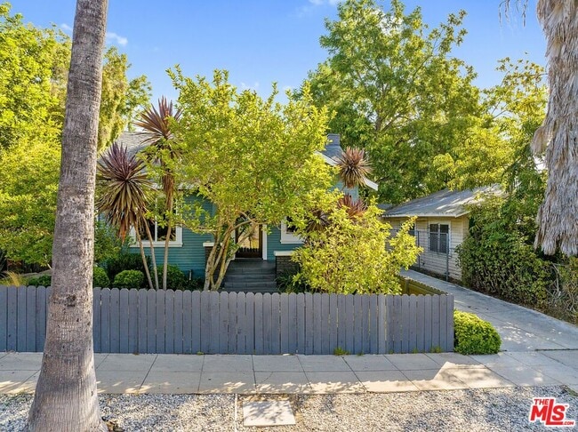 Building Photo - 1242 N Commonwealth Ave