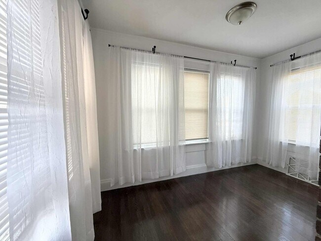 Building Photo - 239 Quincy Shore Dr