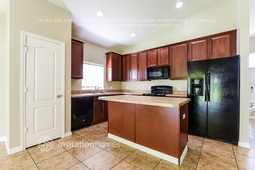 Building Photo - 3144 Dasha Palm Dr