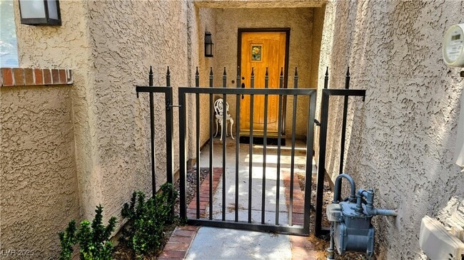 Building Photo - 7163 Mission Hills Dr
