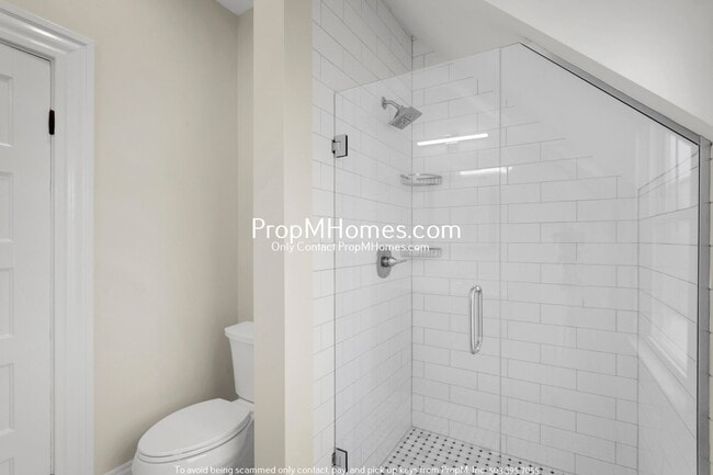 Building Photo - Updated Lair Hill Victorian with Willamette River & Mt Hood Views!