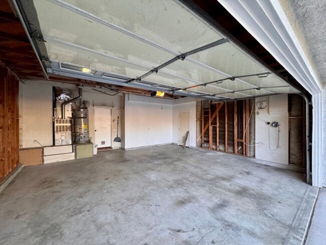 Building Photo - Bright and Open 3 Bedroom Home in Murrieta...