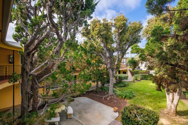 Building Photo - *OPEN HOUSE: 5/4 3-4PM* 2BR in Pacific Bea...