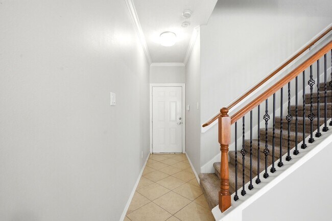 Building Photo - 930 Sterling Creek Cir