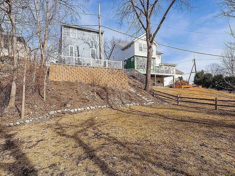 Building Photo - 250 3rd St
