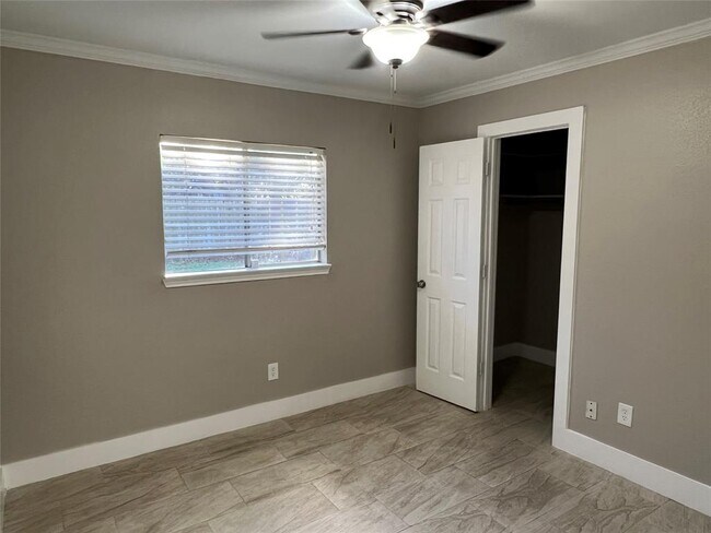 Building Photo - 5909 Avery Island Ave