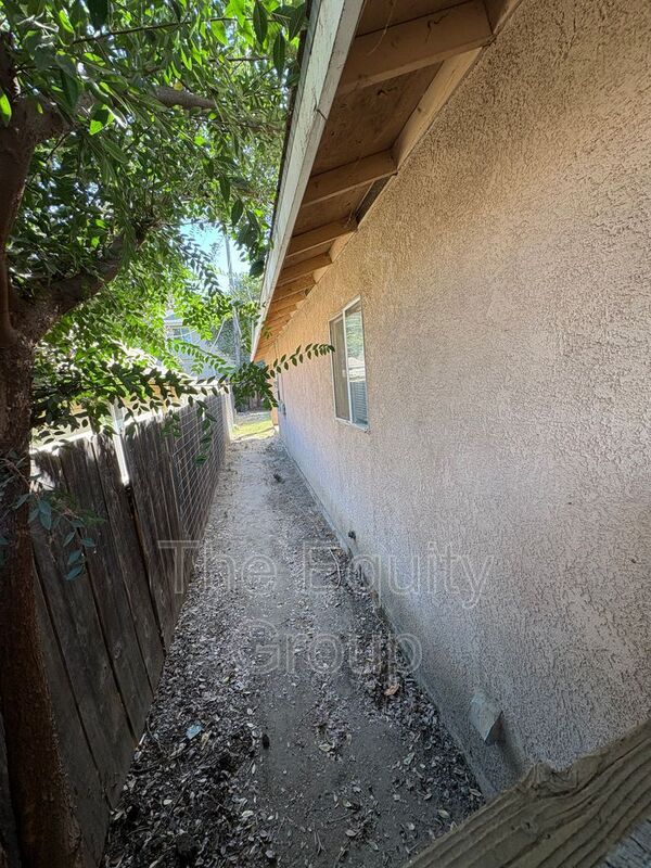 Building Photo - 1747 W Connelly Ave