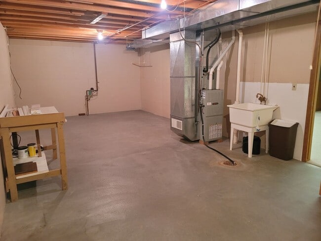 Building Photo - 1831 Rapids St