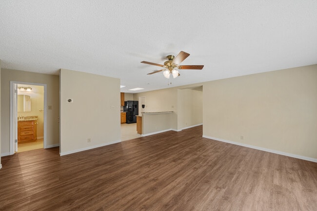 Building Photo - 4527 Stradford Pl