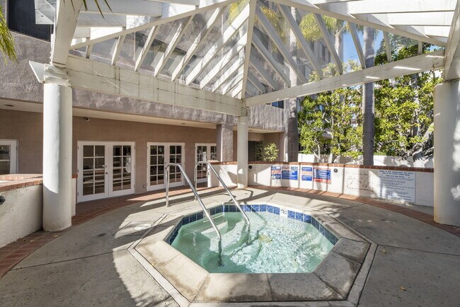 Building Photo - 1118 3rd St