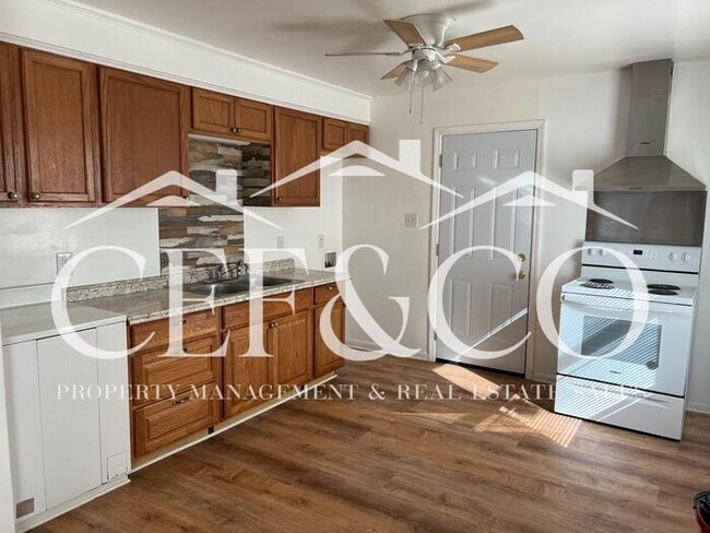 Building Photo - 751 Baltimore St