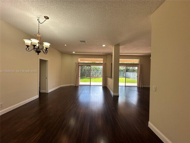 Building Photo - 4192 Laurel Ridge Cir