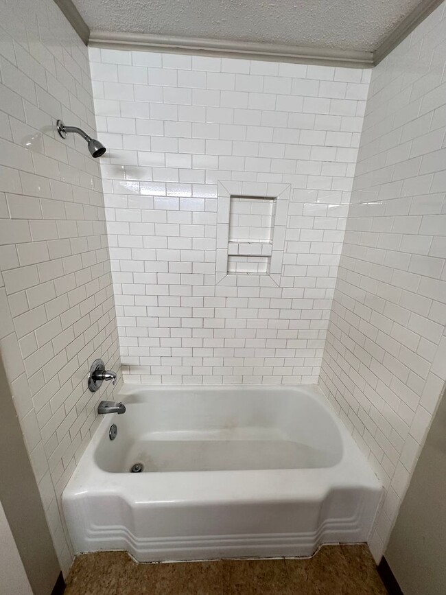 Building Photo - Graham area