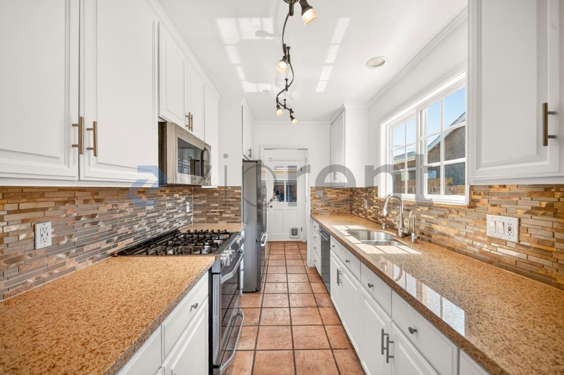 Building Photo - 1020 Felbar Ave