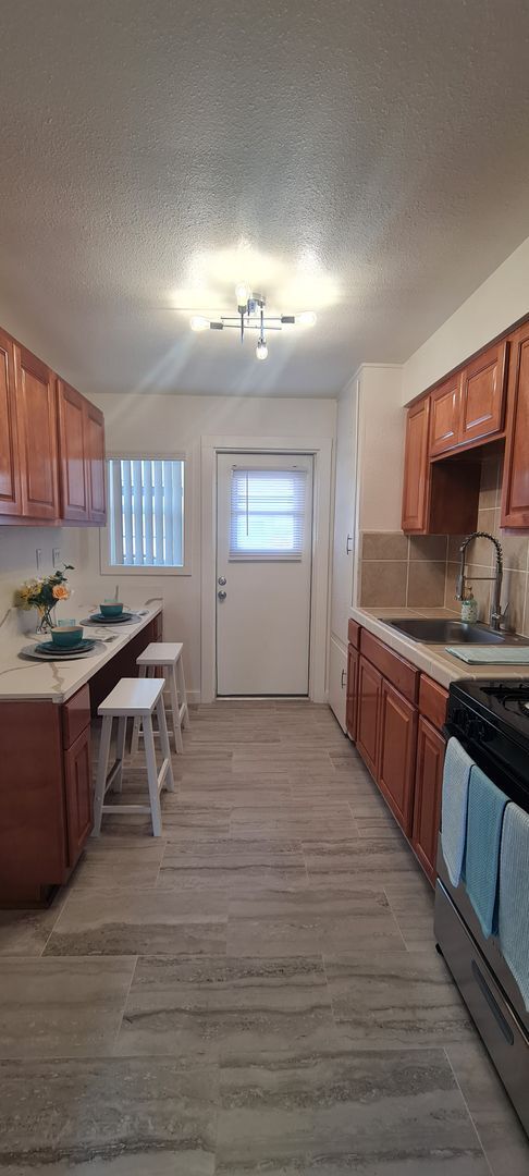 Building Photo - Newly Remodeled 1 Bedroom / Call or text O...