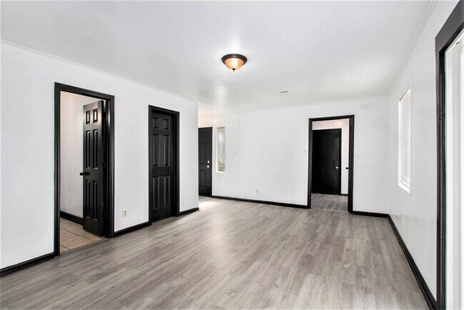 Building Photo - 10906 Panay Dr