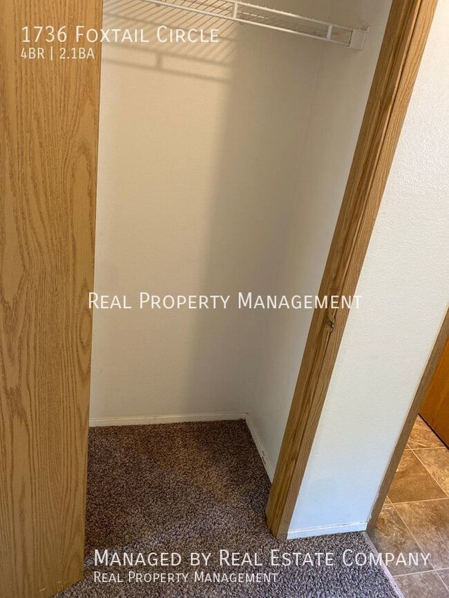 Building Photo - Woodland 4 Bed 2.5 Bath Home with Two Car ...