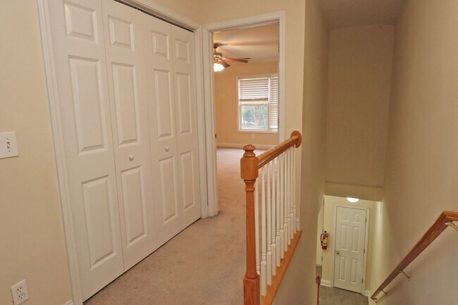 Building Photo - 223 Forest Green Dr