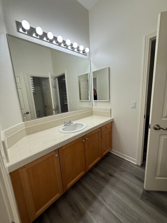 Building Photo - 4 bed, 3 1/2 bath beautiful home Wood Ranc...