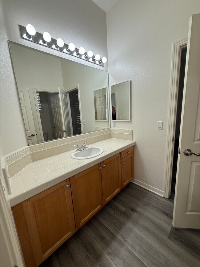 Building Photo - 4 bed, 3 1/2 bath beautiful home Wood Ranch home