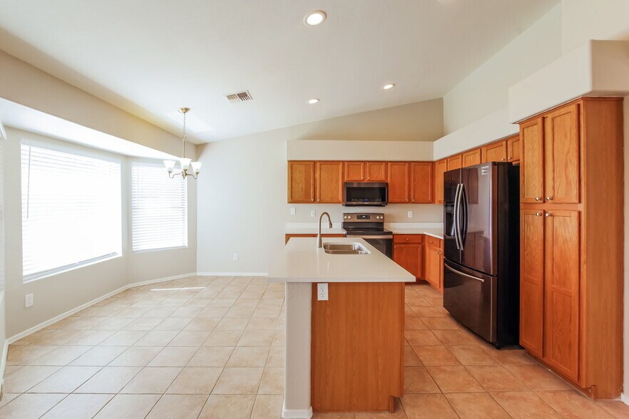 Building Photo - 6115 W Park View Ln