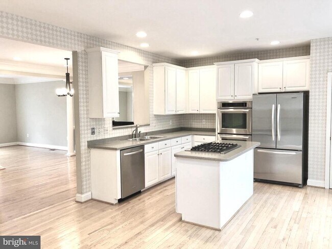 Building Photo - 6402 Spring View Pl