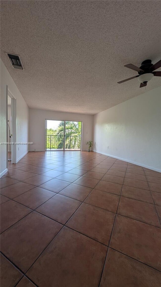 Building Photo - 2600 NE 135th St