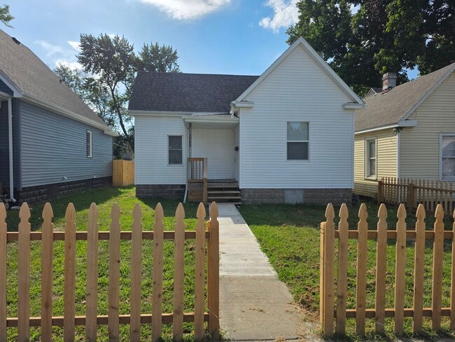Building Photo - Updated 2 bedroom house for rent