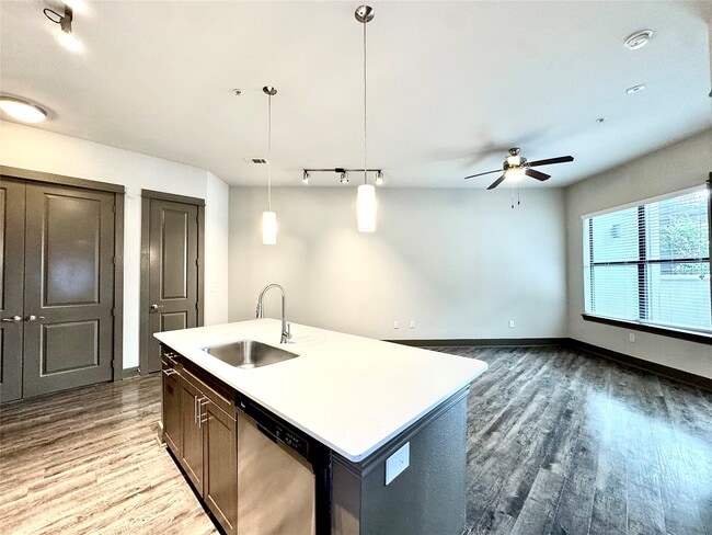 Building Photo - 5454 Washington Ave