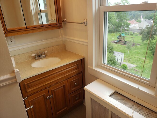 Building Photo - 2120 Mahantongo St