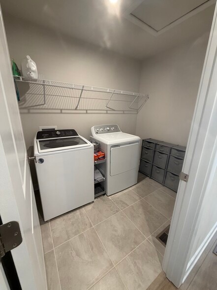 Building Photo - 951 Pemberley St