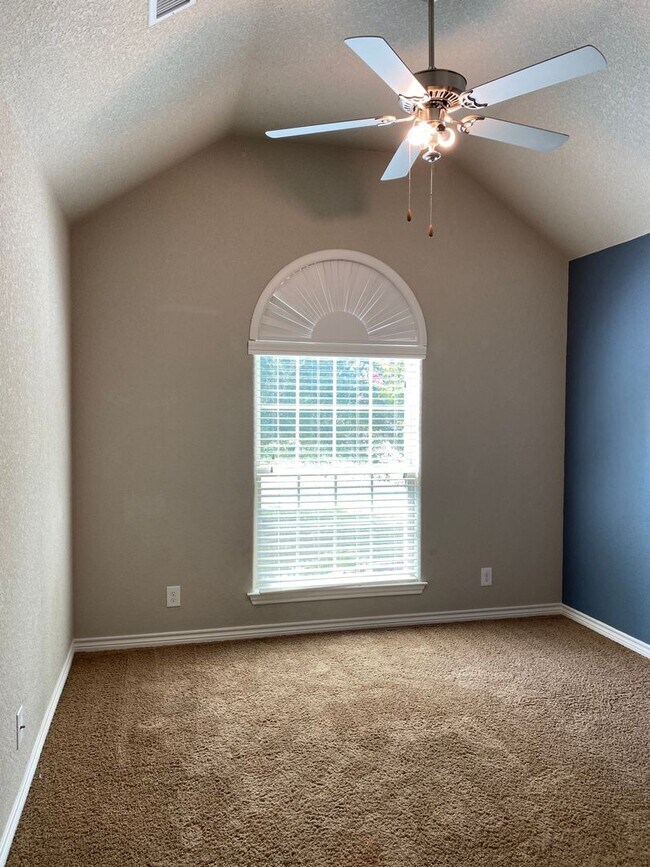 Building Photo - 5 BEDROOM, BELTON ISD