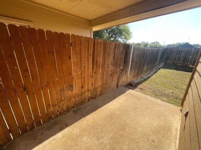 Building Photo - ((FREE RENT $$$))) (((3/2)))Duplex Home @ Perfect Weatherford Location~ CHARMING Country Setting~...