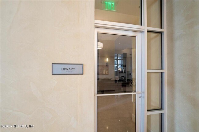 Building Photo - 1431 Riverplace Blvd