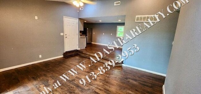 Building Photo - Nice Updated 3 Bed, 1 Bath in KCK-Availabl...