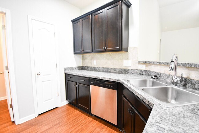 Building Photo - Coming Soon: 3 BEDROOM 2 BATHROOM - PETS C...