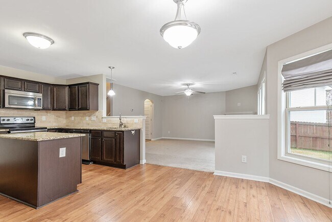 Building Photo - Great Home with Fenced Yard!