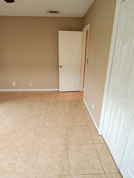 Building Photo - 4132 NW 88th Ave