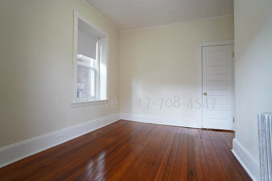 Building Photo - 1589 Beacon St